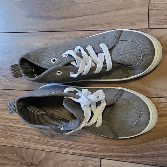 NWOT Zoogs Youth 2  high top sneakers - Picture 1 of 4